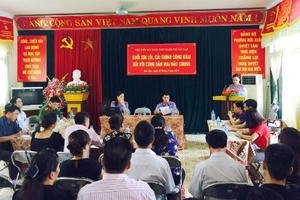 Cảm động vợ cán bộ 'ôm bầu' chạy khắp nơi kêu oan cho chồng