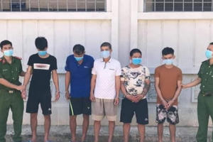 Nghệ An: Bắt nhóm đối tượng dùng bom xăng, đao, kiếm để trộm chó