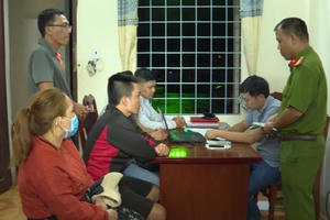 Đắk Lắk: Khởi tố, bắt tạm giam 5 đối tượng trong đường dây đánh bạc hàng chục tỷ đồng mỗi tháng Đắk Lắk: Khởi tố, bắt tạm giam 5 đối tượng trong đường dây đánh bạc hàng chục tỷ đồng mỗi tháng