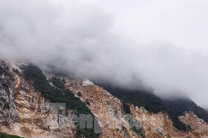 Nhiều doanh nghiệp đá và kim loại quý bị Hải quan 'sờ gáy'