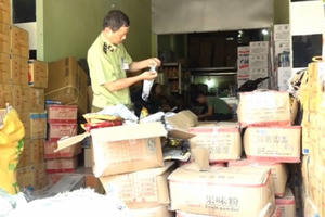 Hà Nội: Thu giữ hơn 1 tấn nguyên liệu trà sữa in nhãn mác Trung Quốc