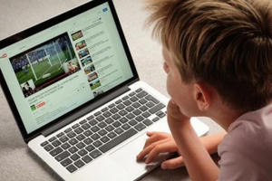 Lo ngại youtuber game thiếu nhi “bội thực” ngôn ngữ thiếu văn hóa