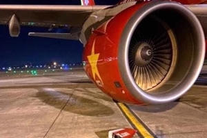 Hai máy bay va chạm tại Nội Bài, phi công bị tịch thu bằng lái