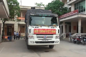 Quảng Trị: Bắt giữ ô tô đội lốt Bưu chính Việt Nam để vận chuyển... thịt thối