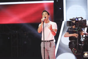 Giọng hát Việt 2018: Xuất hiện "chàng thơ" hát tiếng Pháp khiến 4 HLV "điêu đứng" dành lời khen ngợi