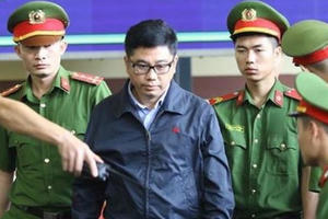 Xét xử đường dây đánh bạc nghìn tỉ: Trùm cờ bạc Nguyễn Văn Dương bị cách ly