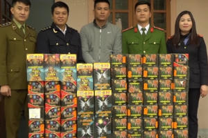 Nghệ An: “Người vận chuyển” bị bắt khi chở thuê 8 bao tải chứa đầy pháo nổ