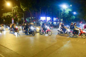 Theo chân Cảnh sát cơ động tuần tra chống đua xe trong đêm Noel