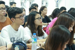 Ôn thi tháng cuối, học sinh lo lắng đề dài, khó gấp đôi