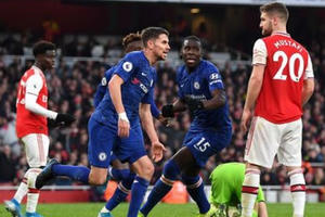 Arsenal 1-2 Chelsea: Màn lội ngược dòng trong 4 phút