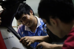 2 chàng sinh viên nghĩa hiệp giữa tâm ngập Sài Gòn