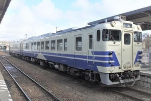 Nhập 37 toa tàu cũ: Hiện đại hóa ngành đường sắt bằng... hàng loại?