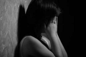 Cụ ông 71 tuổi giở trò đồi bại với 2 bé gái rồi cho kẹo và dặn dò không được nói với ai