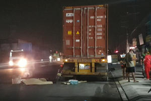 Bình Dương: Hai vụ tông đuôi xe container trong đêm, hai người tử vong tại chỗ