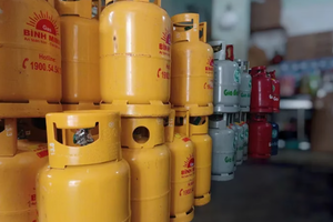 "Chóng mặt" vì giá gas: 3 lần tăng trong 12 ngày, cán mốc hơn nửa triệu đồng mỗi bình "Chóng mặt" vì giá gas: 3 lần tăng trong 12 ngày, cán mốc hơn nửa triệu đồng mỗi bình