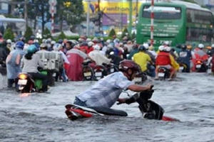 Chống ngập ở TP HCM: Chỉ gắn camera thôi, không đủ