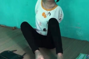 Thanh Hóa: Nể phục nữ sinh không tay, viết chữ bằng chân tự tin đi thi