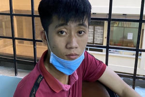 Bắt thanh niên chuyên quay lén trong khách sạn để tống tiền