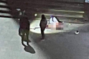 Nam thanh niên rơi từ tầng cao chung cư xuống đất tử vong