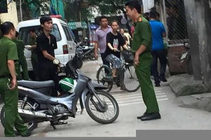 Bắt nghi phạm sát hại cha ở Hà Nội