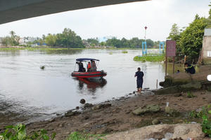 Bình Dương: Nghi bị ép nợ, một người nhảy cầu tự tử