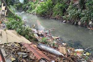 Lắp camera tìm người xả thải gây nghẽn dòng chảy sân bay Tân Sơn Nhất