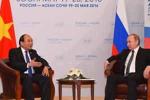 Thủ tướng Nguyễn Xuân Phúc hội kiến Tổng thống Putin