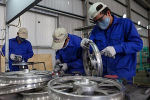 Tin kinh tế 7AM: Người mua vàng lãi gần cả triệu đồng chỉ sau một tuần; THACO xuất khẩu xe bus sang Philippines