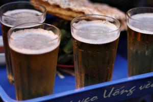 Nguy cơ lây nhiễm viêm gan A khi uống bia giá rẻ