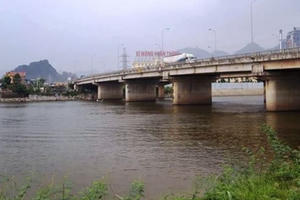 Nữ sinh 15 tuổi nhảy sông tự tử, bạn trai nhảy theo tử vong