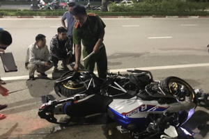 Mô tô phân khối lớn va chạm kinh hoàng với xe máy 3 người thương vong