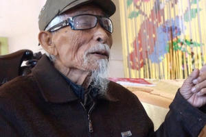 Người lính gần 100 tuổi kể về nhiệm vụ bảo vệ "đại bàng trắng" chở Bác Hồ