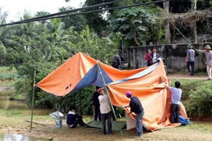 Đi tìm con, cha ngã xuống mương nước tử vong