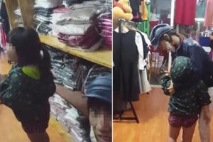 Bị bắt quả tang khi trộm đồ, bé gái nức nở van xin cho mẹ