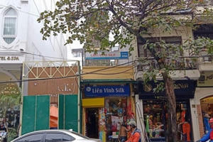 Địa ốc 7AM: Lộ diện doanh nghiệp "âm thầm" thâu tóm loạt đất công sản giá bèo tại Hà Nội Địa ốc 7AM: Lộ diện doanh nghiệp "âm thầm" thâu tóm loạt đất công sản giá bèo tại Hà Nội