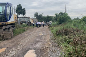 Người dân Tân Cang mòn mỏi chờ con đường đón Tết