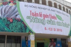 "Ông nội trợ" thích thú tham gia Tuần lễ "Nông sản an toàn"