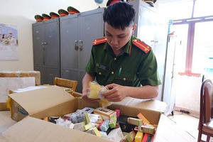 Lâm Đồng: Kiểm tra quán Internet, phát hiện hơn 100 sản phẩm thuốc lá điện tử nhập lậu