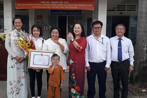 Người phụ nữ giành lại 100 triệu đồng từ tay kẻ xấu mang tới công an Người phụ nữ giành lại 100 triệu đồng từ tay kẻ xấu mang tới công an