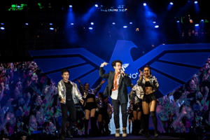 Hà Anh Tuấn, Bích Phương, Khắc Việt khiến 20 nghìn khán giả bùng nổ tại show thời trang nam