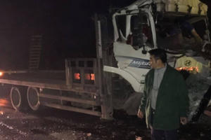 Tai nạn trên cao tốc Nội Bài – Lào Cai đầu xe biến dạng khiến 2 người tử vong