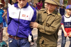 Cẩu tặc đập vỡ đầu chủ nhà hòng tẩu thoát