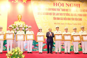 Thủ tướng Nguyễn Xuân Phúc dự Hội nghị tổng kết phong trào “Công an nhân dân học tập, thực hiện sáu điều Bác Hồ dạy”