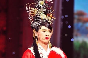 Hoài Linh và những lần giả phận nữ nhi đẹp đến ngỡ ngàng