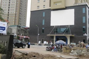 Chung cư tiền tỷ tại Hà Nội nứt hầm, xây dựng sai phép?