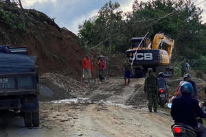 21 người may mắn chạy thoát tại 2 vụ sạt lở tại Nam Trà My 21 người may mắn chạy thoát tại 2 vụ sạt lở tại Nam Trà My