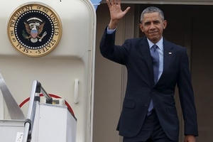 Xem Chuyên cơ Tổng thống Obama lăn bánh trên đường băng Nội Bài