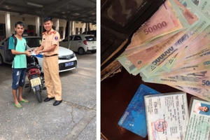 Hà Nội: Đội CSGT số 3 trả lại 15 triệu đồng cho người đánh rơi