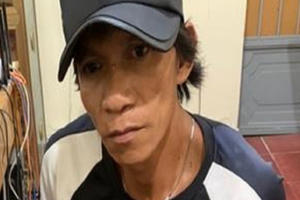 Vác dao đâm điên cuồng vào tình địch vì ghen