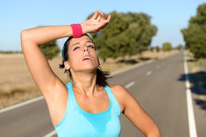 Hà Nội nắng nóng đỉnh điểm có nơi trên 39 độ, người dân cẩn trọng khi ra đường kẻo say nắng